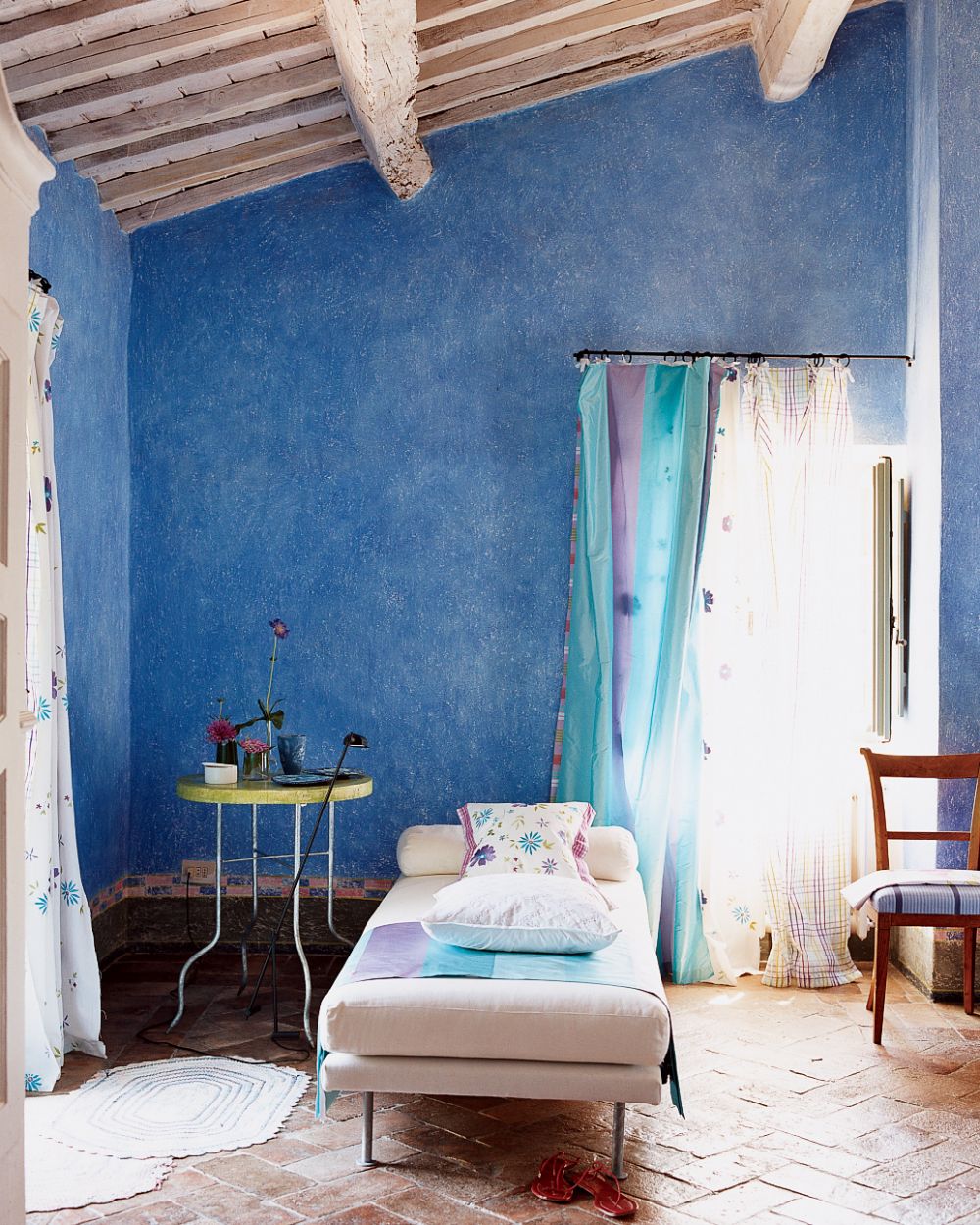 rustic-bedroom-designers-guild-tuscany-italy-200508-4_1000