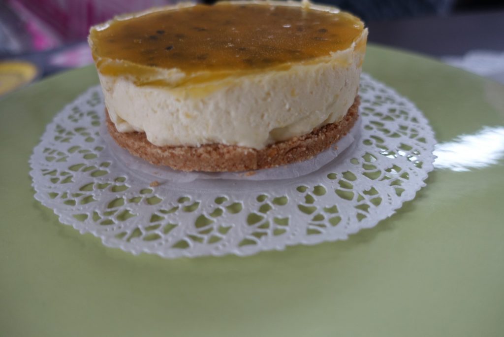 Mango-passionsfrukt cheesecake