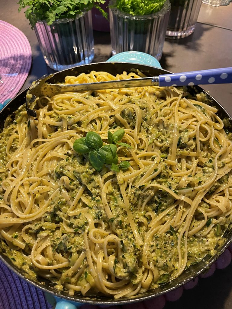 Underbar pasta med Squash och Pesto!