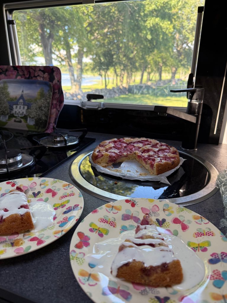 Jordgubbskladdkaka till fikat