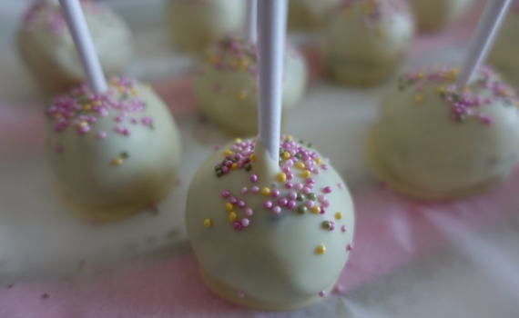 Cake pops är ett perfekt julgodis