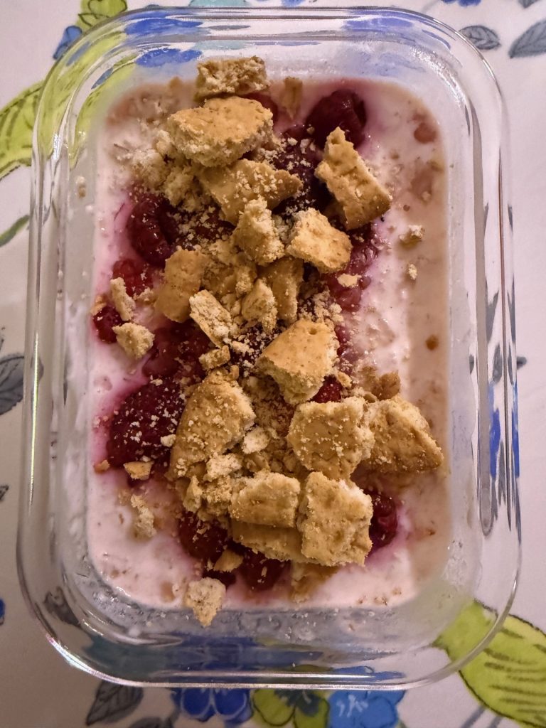 Världens bästa Overnights Oats jordgubb/hallon