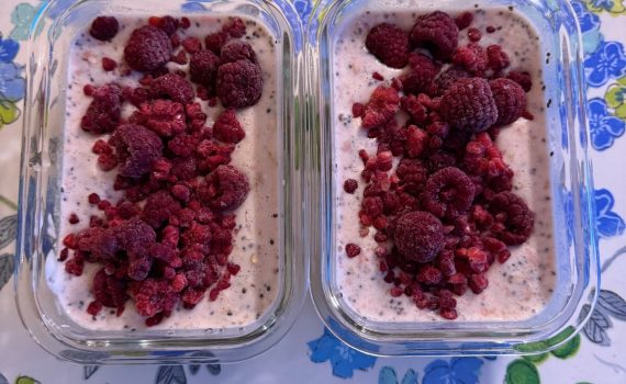 En riktigt god Overnight Oats jordgubb/hallon