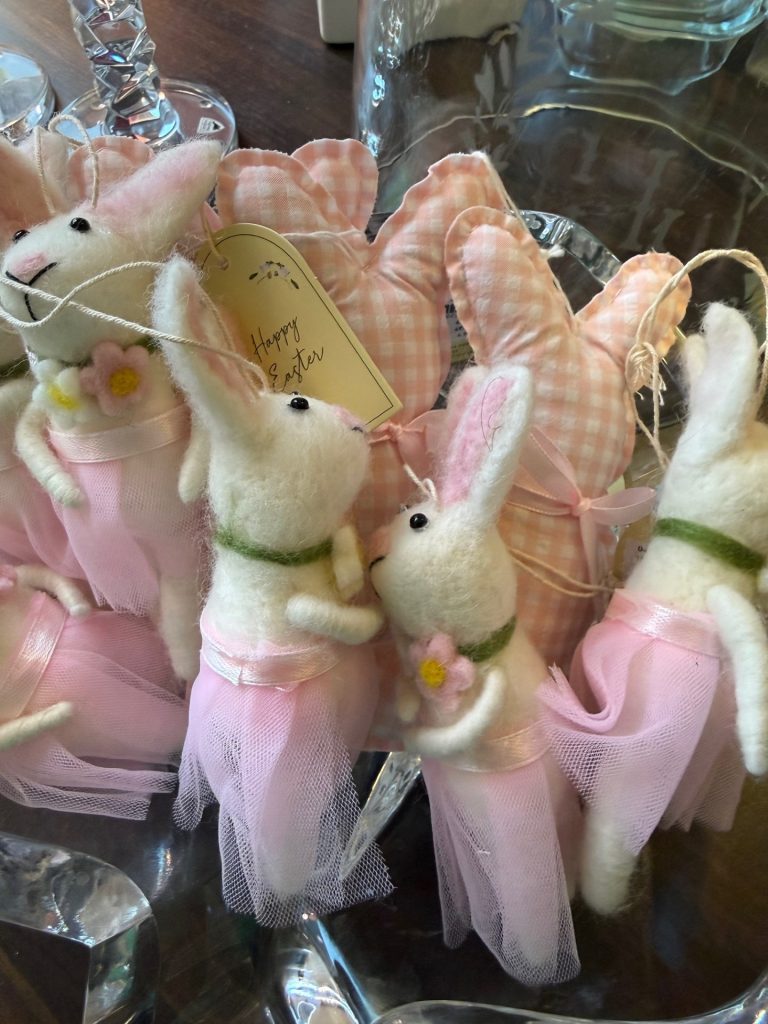 Påsk-kaninen med rosa tyllkjol